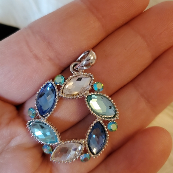 Beautiful Blue Pendant - Picture 2 of 3